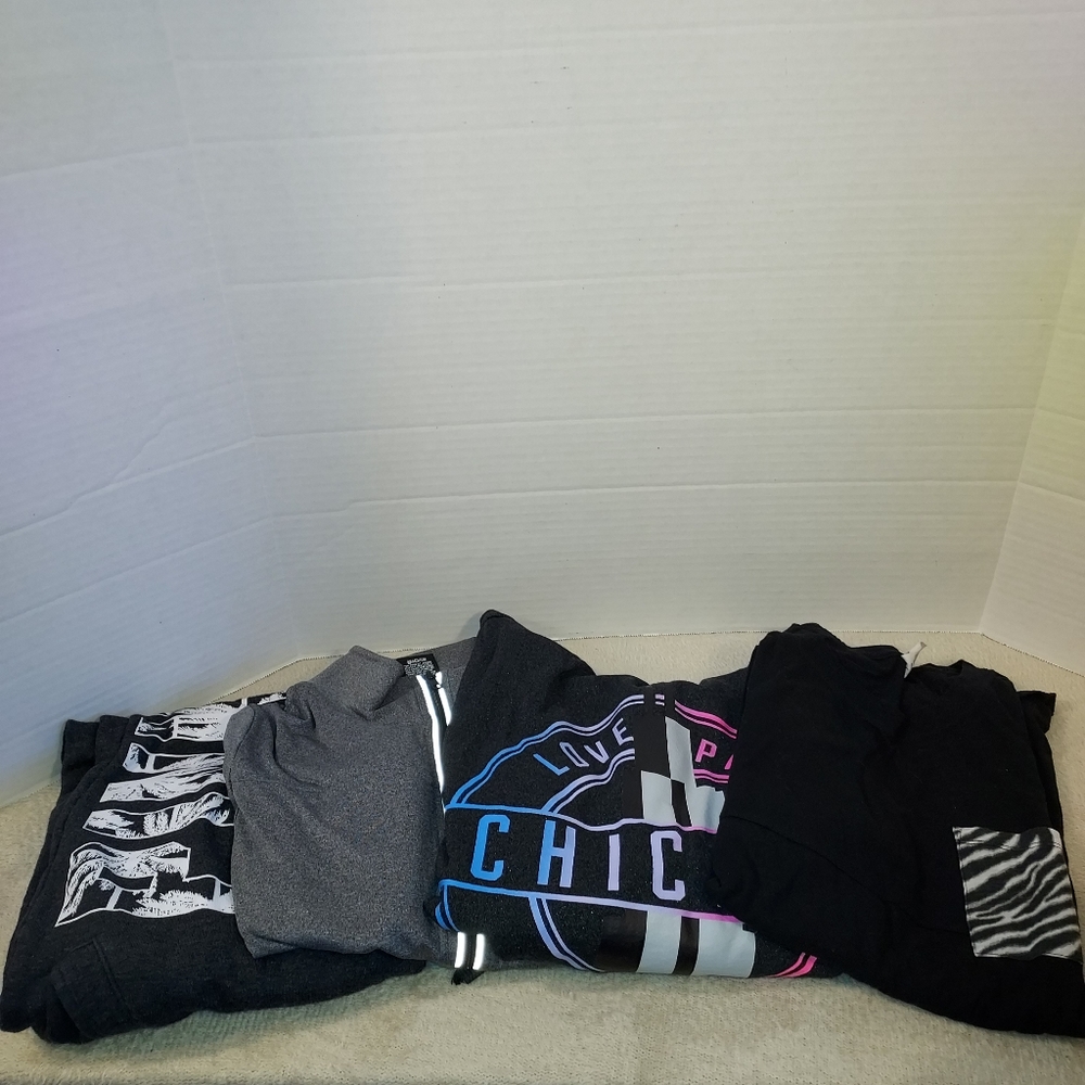 Pink Vs Bundle Of 4 Items Size Xs - image 1